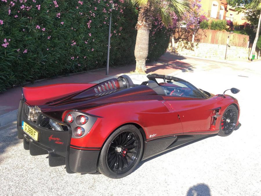  Pagani Huayra Roadster 2019 года  (EU) (фото 2 из 9)